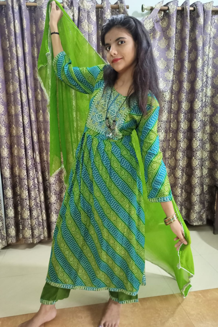 Green dual colour bandhani print Nyra cut kurta set
