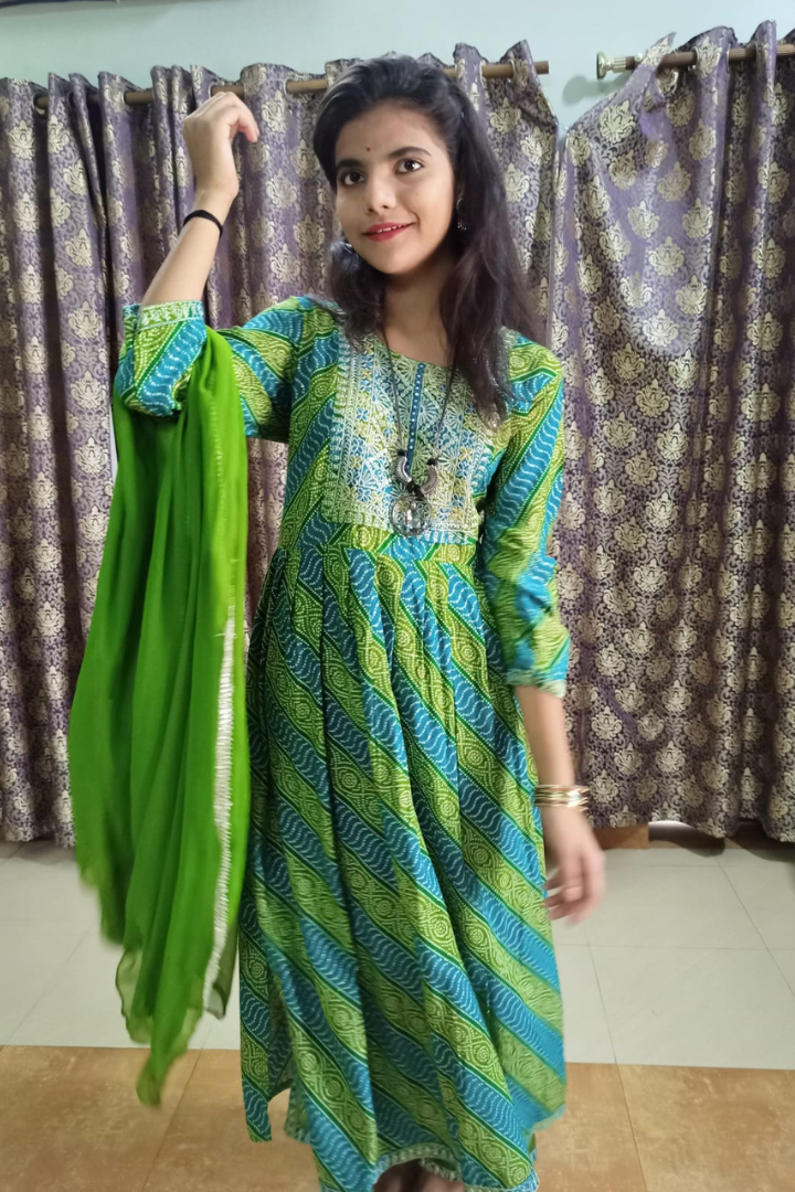 Green dual colour bandhani print Nyra cut kurta set
